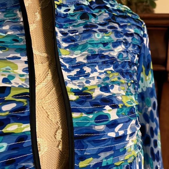 Striking light weight open jacket- petite- like new fully lined and reversible - Picture 3 of 11